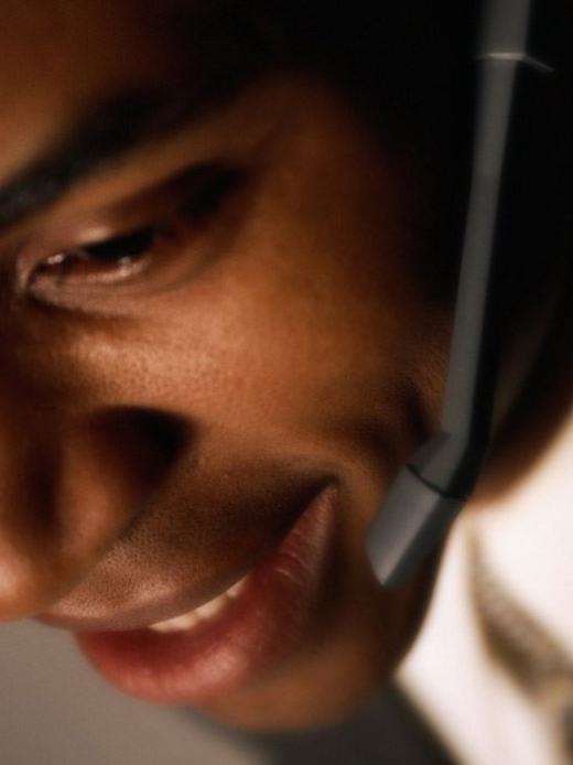Person mit Headset am telefonieren